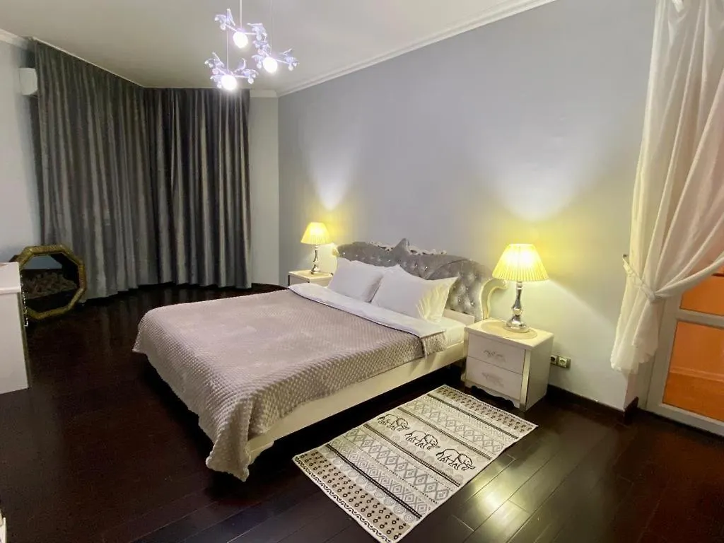 Просторная Квартира С Видом На Горы Apartment Almaty