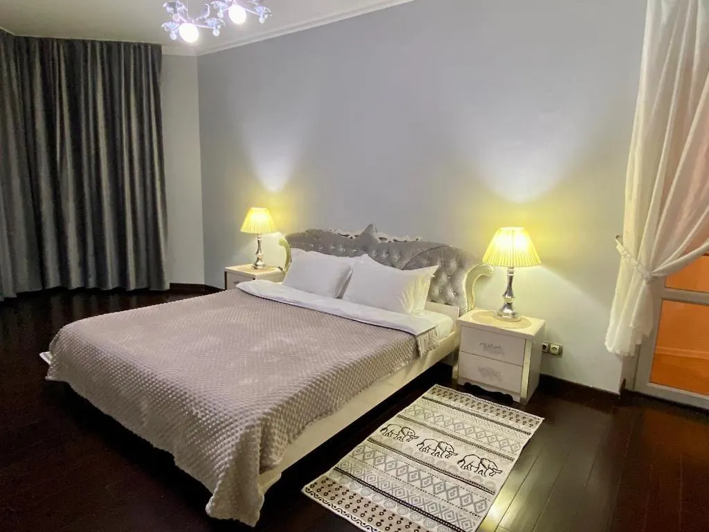 Просторная Квартира С Видом На Горы Apartment Almaty